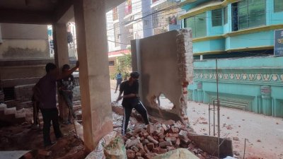 চট্টগ্রাম নগরে নিয়ম না মেনে নকশাবহির্ভূত ভবন নির্মাণ করায় চার ভবন মালিককে ২৩ লাখ টাকা জরিমানা করেছে চট্টগ্রাম উন্নয়ন কর্তৃপক্ষ
