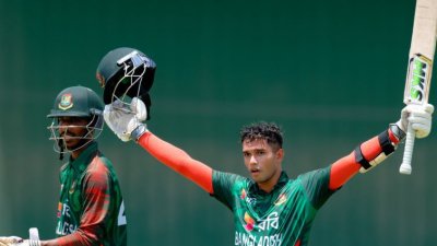 টানা দ্বিতীয় ম্যাচে হাফসেঞ্চুরি করেছেন জাওয়াদ আবরার।
