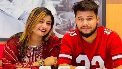 স্ত্রীর সঙ্গে সাজ্জাদ