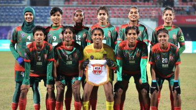 নাসরিন একাডেমির খেলোয়াড়রা।
