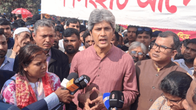 সাংবাদিকদের সঙ্গে কথা বলছেন জোনায়েদ সাকি