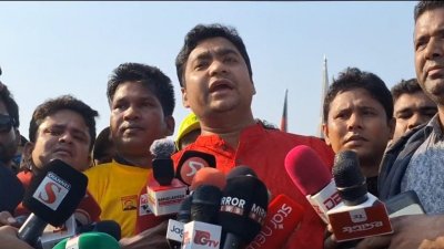 সাভারের জাতীয় স্মৃতিসৌধে শহীদ বেদিতে শ্রদ্ধা জানাতে গিয়ে সাংবাদিকদের সঙ্গে কথা বলেন নাছির উদ্দীন