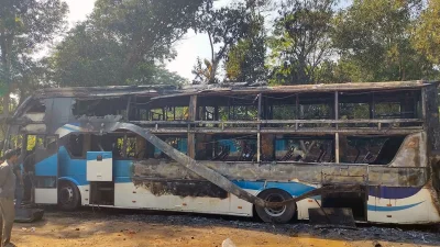 আগুনে পুড়ে যাওয়া বাস