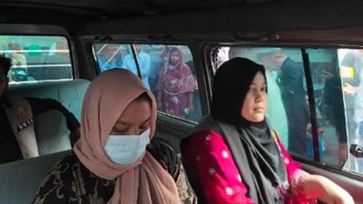 কারাগারে পাঠানো হয়েছে সুব্রত বাইনের মেয়ে খাদিজা ইয়াসমিন বিথীকে (বামে)