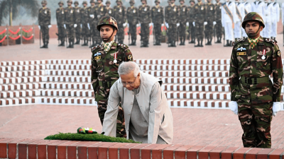 স্মৃতিসৌধে প্রধান উপদেষ্টার শ্রদ্ধা নিবেদন (ছবি: প্রেস উইং)