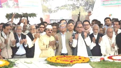 জিয়াউর রহমানের সমাধিতে শ্রদ্ধা নিবেদন করেন মির্জা ফখরুল ইসলাম আলমগীরসহ বিএনপি নেতারা