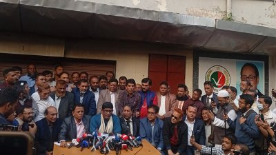 সংবাদ সম্মেলনে কথা বলছেন ব্যারিস্টার শামীম হায়দার পাটোয়ারী
