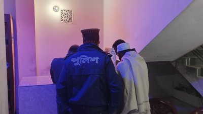 লাশ উদ্ধার করেছে পুলিশ