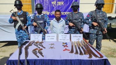 অস্ত্রসহ গ্রেফতার সন্ত্রাসী