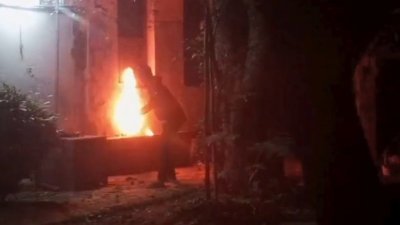 বিটিভির ডিজি ও আন্তর্জাতিক অপরাধ ট্রাইব্যুনালের প্রসিকিউটরের ভবনে আগুন।