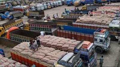 ভারত থেকে আসা পেঁয়াজের ট্রাক