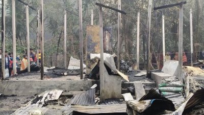 পুড়ে যাওয়া ঘর