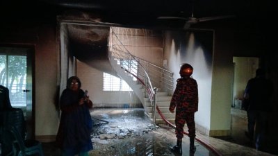 সাবেক চেয়ারম্যান সাব্বির খানের বাড়িতে আগুন দিয়েছে দুর্বৃত্তরা