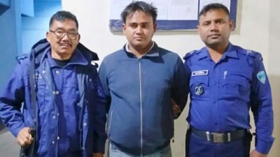 গ্রেফতারকৃত ইসরাত রায়হান অমি