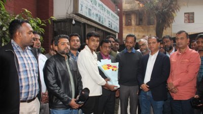 গুড়ার অসহায় শিক্ষার্থী মো. বাইজিদ হোসেনের পাশে 'আমরা বিএনপি পরিবার'-এর প্রতিনিধি দল