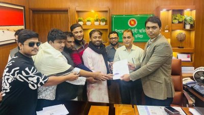 দেবিদ্বার উপজেলা নির্বাহী অফিসার ও সহকারী রিটার্নিং কর্মকর্তা রাকিবুল ইসলামের কাছ থেকে মনোনয়নপত্র সংগ্রহ করা হয়