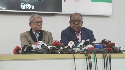 দুপুরে গুলশানের চেয়ারপারসনের কার্যালয়ে বিএনপি মহাসচিব মির্জা ফখরুল ইসলাম আলমগীরের উপস্থিতিতে দলটিতে যোগ দেন তিনি