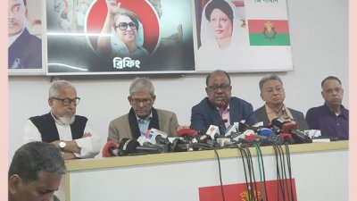 সংবাদ সম্মেলনে কথা বলছেন মির্জা ফখরুল ইসলাম আলমগীর