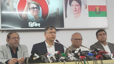 সংবাদ সম্মেলনে সালাহ উদ্দিন আহমেদ