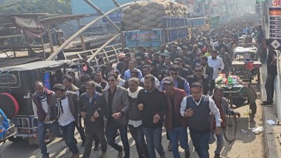 বিক্ষোভ করেছেন দলীয় মনোনয়ন না পাওয়া কেন্দ্রীয় স্বেচ্ছাসেবক দলের নেতা সাইফুল ইসলাম ফিরোজের অনুসারীরা