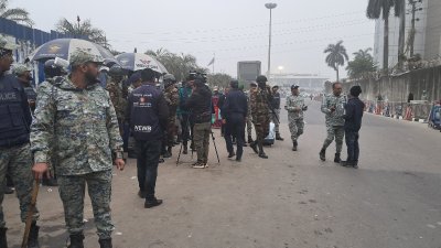 বিমানবন্দর এলাকায় বাড়ানো হয়েছে নিরাপত্তা