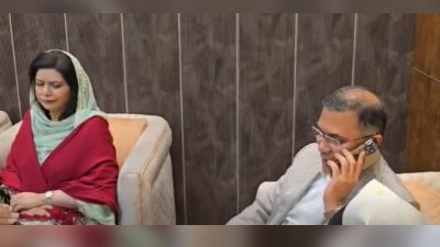 প্রধান উপদেষ্টার সঙ্গে কথা বলছেন তারেক রহমান