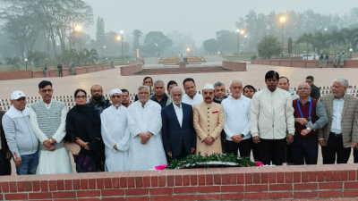 স্মৃতিসৌধে তারেকের পক্ষে বিএনপি নেতাদের শ্রদ্ধা নিবেদন