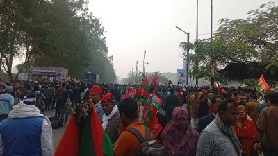জিয়া উদ্যানে নেতাকর্মীদের ভিড় (ছবি: মহসীন কবির)