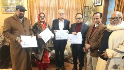 জাতীয় পার্টির শীর্ষ নেতারা নিজ নিজ সংসদীয় আসনের জন্য দলীয় মনোনয়নপত্র গ্রহণ করেছেন