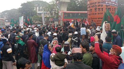 শাহবাগে ইনকিলাব মঞ্চের অবরোধ