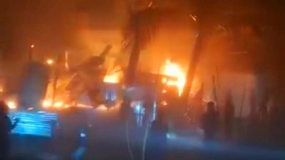 বসতঘর পুড়ে ছাই হয়ে গেছে