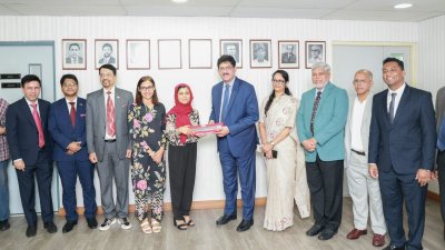 বাংলাদেশ প্রতিনিধিদলের সঙ্গে মালদ্বীপের কর্মকর্তারা
