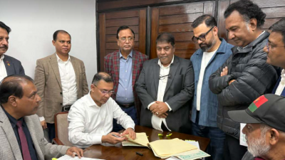 মনোনয়নপত্রে সই করছেন তারেক রহমান