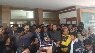 ঢাকা-১৭ আসনে তারেক রহমানের পক্ষে মনোনয়নপত্র জমা দিলেন বিএনপি নেতারা
