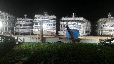 চাঁদপুর থেকে লঞ্চ চলাচল বন্ধ রাখা হয়েছে