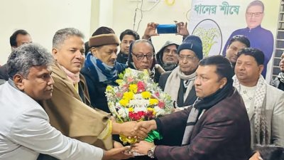 ফরিদপুর-৪ আসনে বিএনপির মনোনীত সংসদ সদস্য প্রার্থী শহিদুল ইসলামের বাসায় উপস্থিত হয়ে দলটিতে যোগ দেন সোবাহান মুন্সি