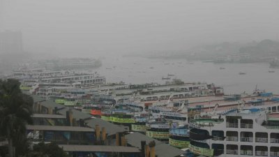 ঘন কুয়াশা থাকা অবস্থায় লঞ্চ চলাচলে অনুমতি দিচ্ছে না বিআইডব্লিউটিএ (ছবি: নাসিরুল ইসলাম)