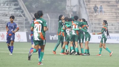 গোলের পর সেনাবাহিনীর উদযাপন।