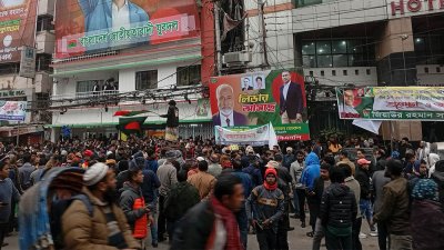 তারেক রহমানের আগমন উপলক্ষে নয়াপল্টনে নেতাকর্মীদের ভিড়