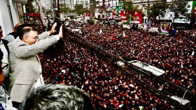 নয়াপল্টনে দলের কার্যালয়ে তারেক রহমান