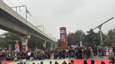 শাহবাগে ইনকিলাব মঞ্চের অবরোধ