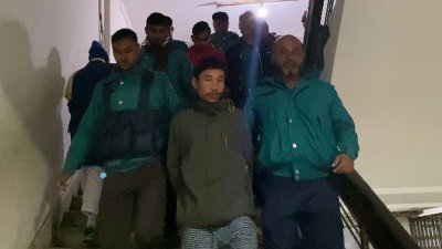 পুলিশের হেফাজতে আসামিরা