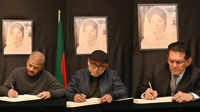 শোক বইয়ে সই করেছেন তিনি উপদেষ্টা (কোলাজ)