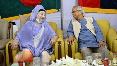 খালেদা জিয়ার সঙ্গে ড. মুহাম্মদ ইউনূস (ফাইল ছবি)