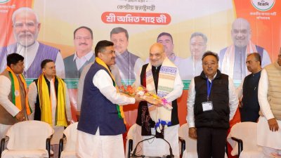 দলের নেতা ও জনপ্রতিনিধিদের আরও বেশি সময় দেওয়ার নির্দেশ দিয়েছেন শাহ