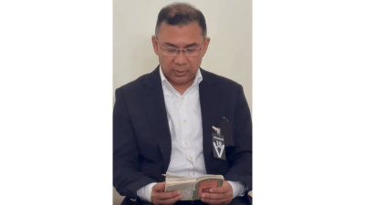 কোরআন তেলাওয়াত করছেন তারেক রহমান