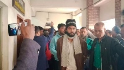 বিটিআরসি কার্যালয়ে হামলার অভিযোগে আসামিদের কারাগারে নেওয়া হচ্ছে