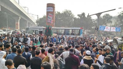 হাদি হত্যার বিচার দাবিতে শাহবাগে ইনকিলাব মঞ্চের অবস্থান
