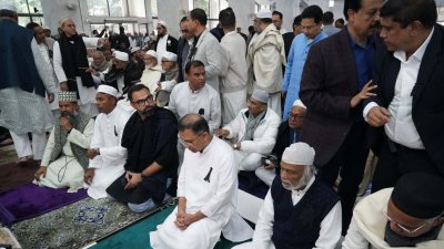 মায়ের দোয়া মাহফিলে তারেক রহমান