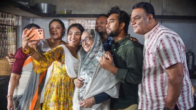 শুটিংয়ে শিল্পীরা